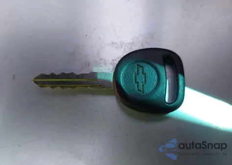 2000 Chevrolet Silverado 1500 from USA, damaged, VIN 1GCEC14W2YZ148658